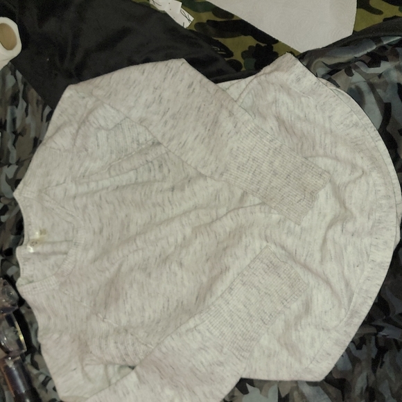 RD style grey and black sweater/pullover size medium - Picture 2 of 2